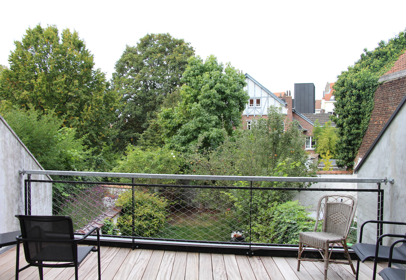 photo extérieure prise depuis la terrasse, avec le garde-corps définitif