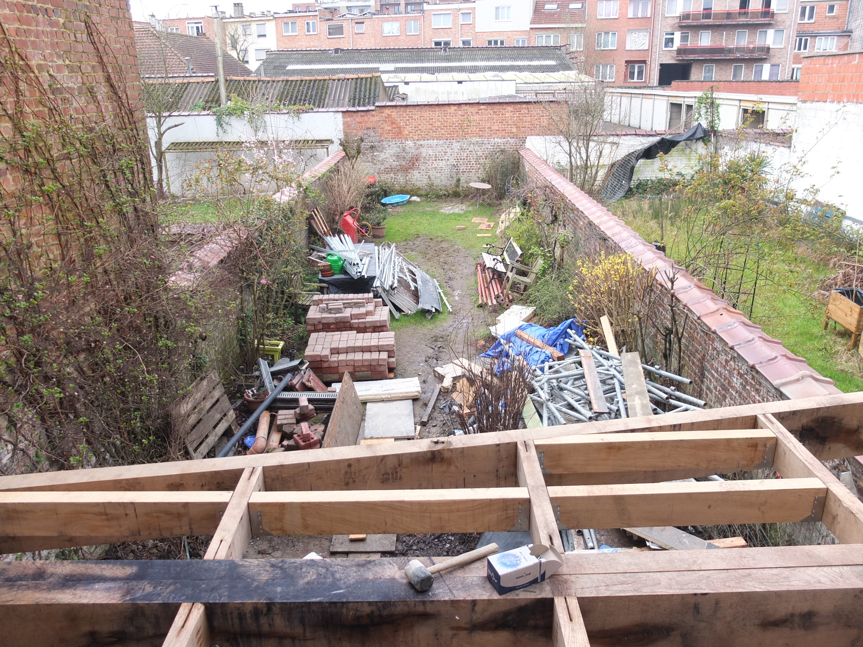 photo du montage de la structure de la terrasse
