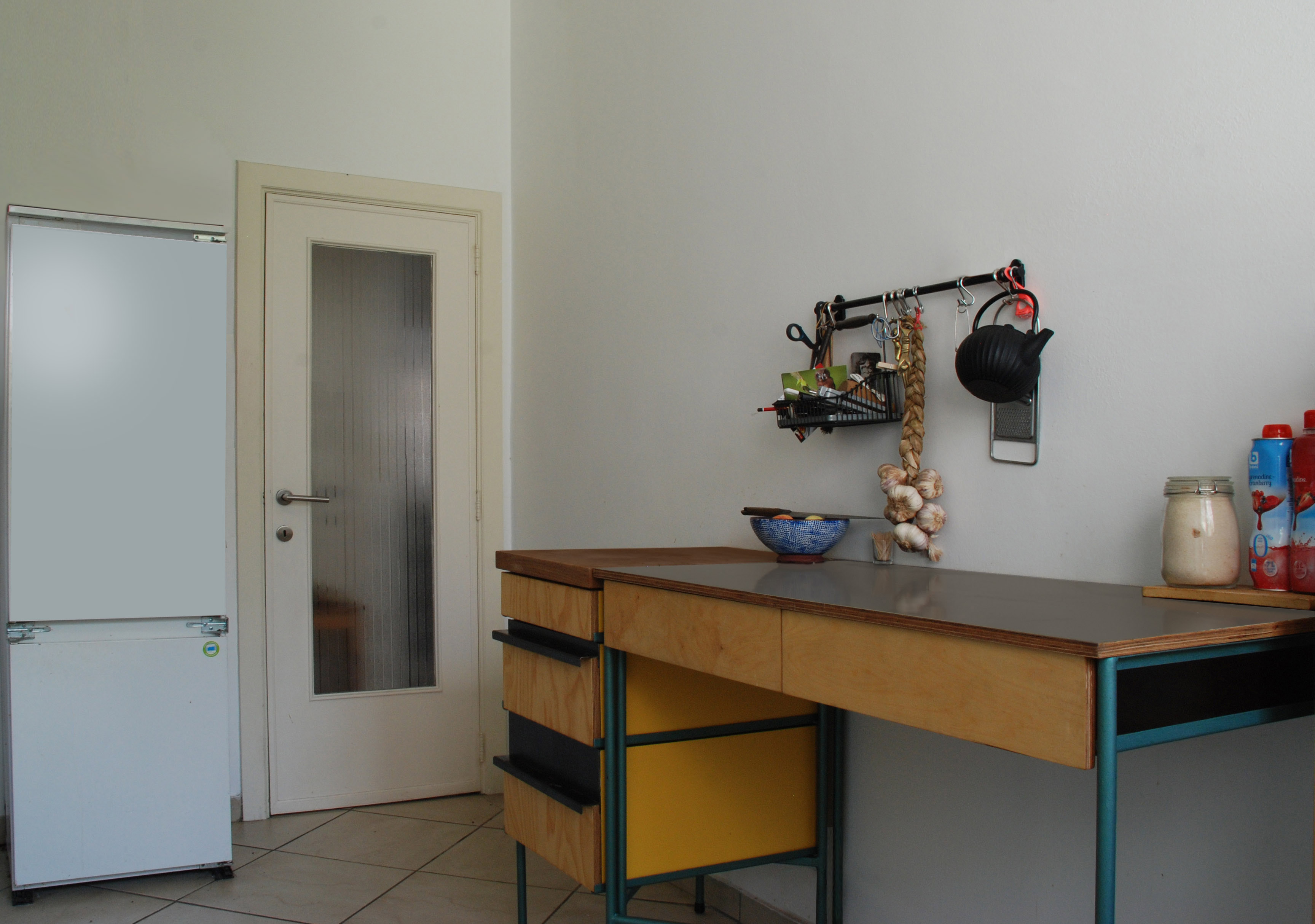 photo des deux tables installées dans la cuisine
