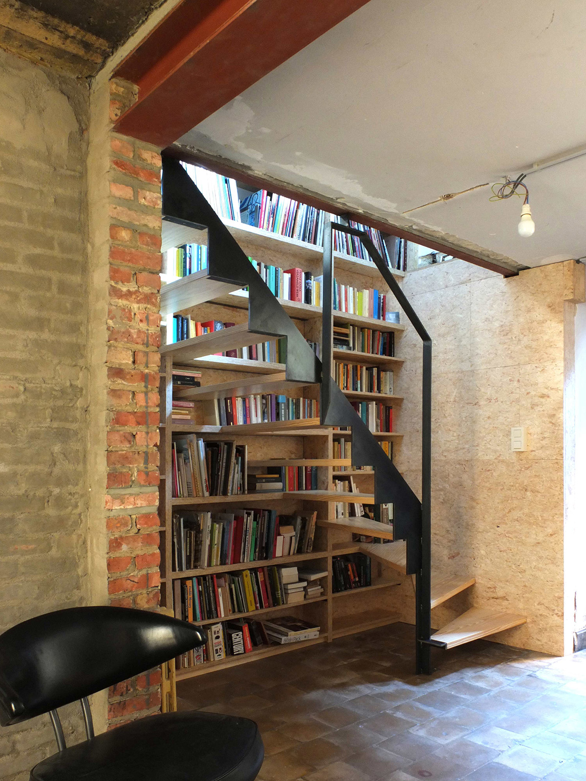 photo de l'arrivée de l'escalier dans l'entresol