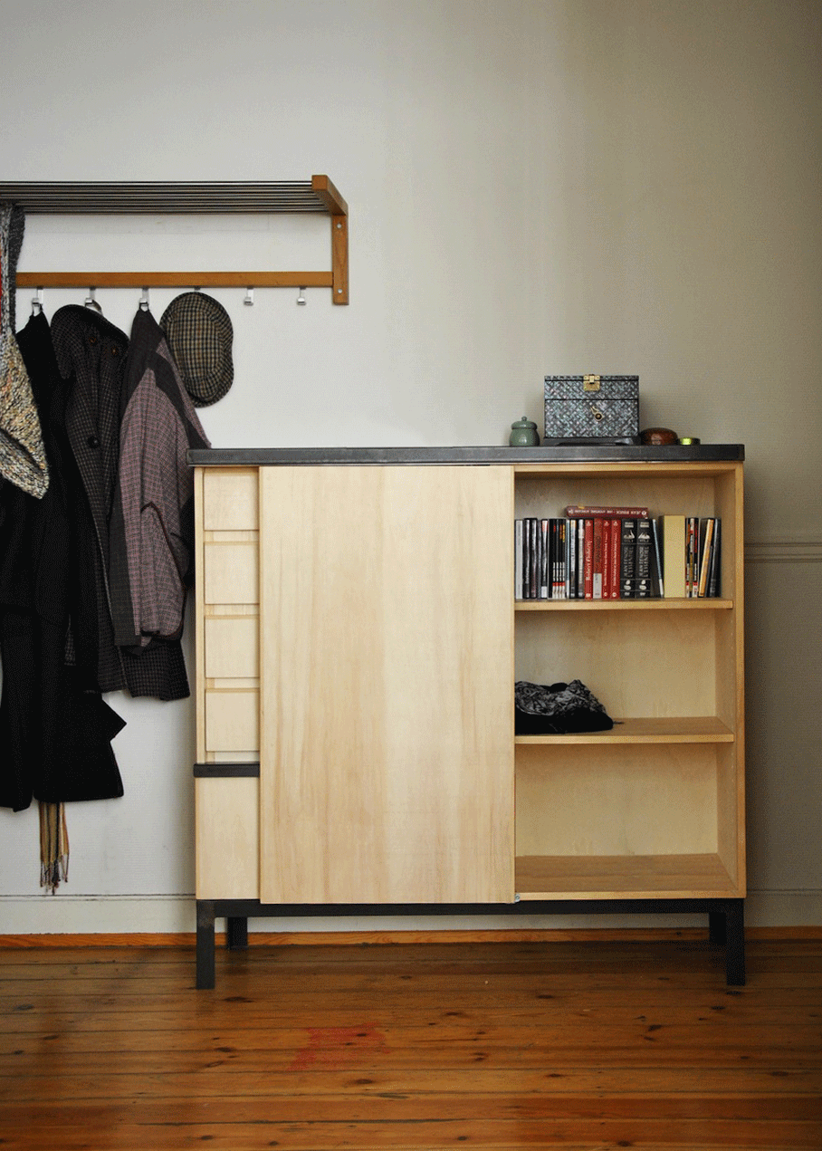 photo de la commode finie, avec l'ouverture de la porte coulissante montée en gif animé